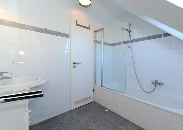 Апартаменты Haus Albatros Whg 04 *